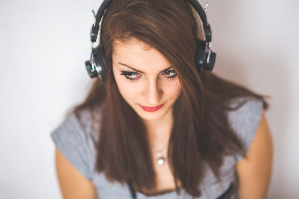 girl-headphones